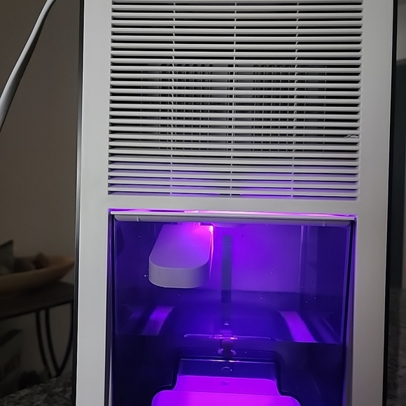 Small Portarble Dehumidifier Model CT2 95 oz. White. With Auto Shutoff. - Picture 14 of 14